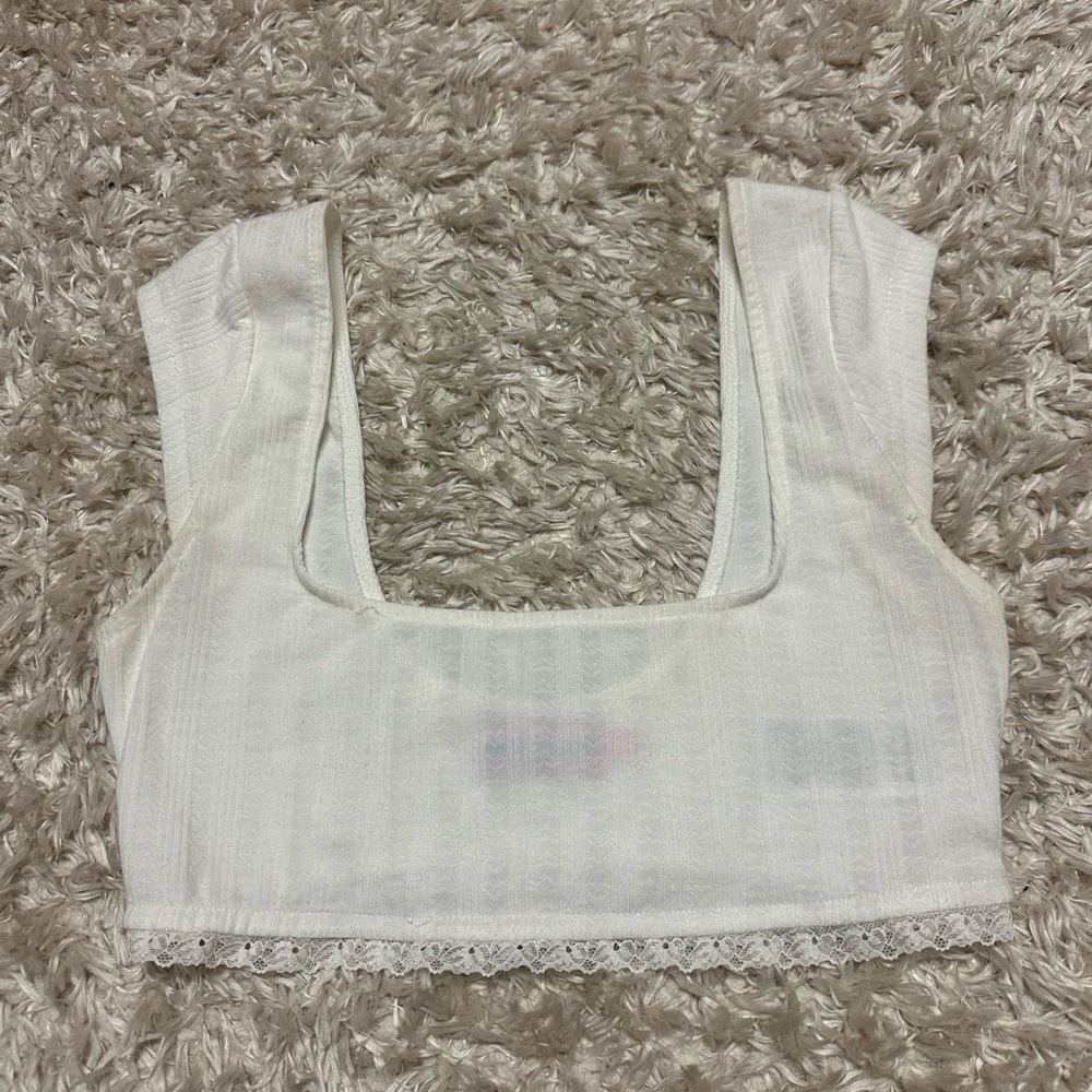 Cropped tee from edikted!